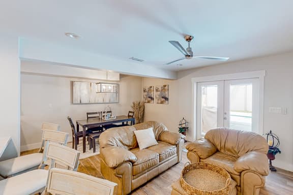 Carolyn's Beach House unit B - Image 1