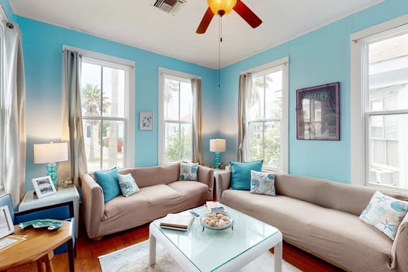 Galveston Getaway - Historic Home Near the Beach - Image 1