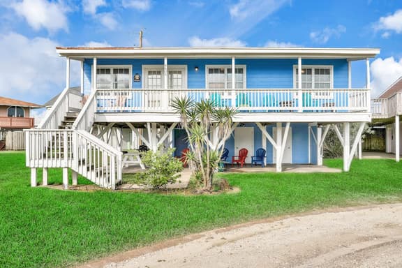 Seaside Cottage - Bayfront, Dock & Dog-Friendly - Image 1