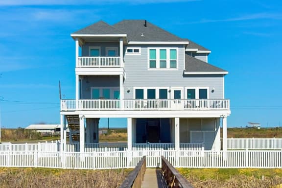 Sunrise Beach House - Gulf-Front on 1.5 Acres - Image 1