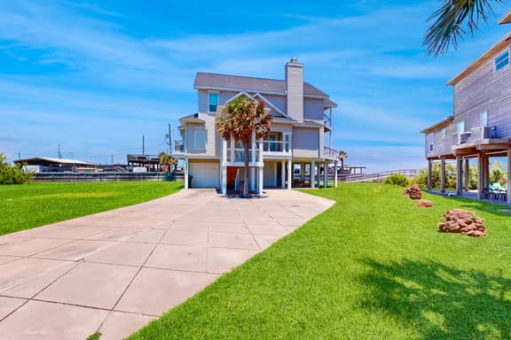 The Beach Escape - Beachfront Home, Sleeps 16 - Image 1