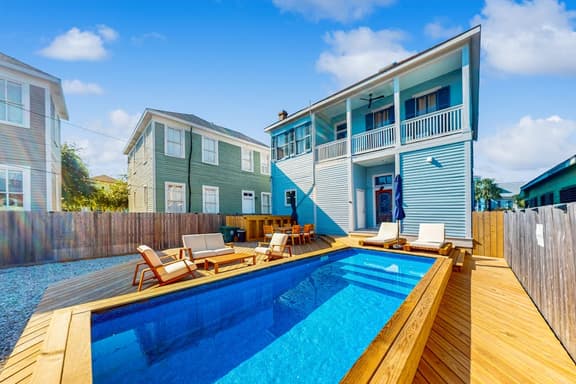Blue Sky Getaway - Private Pool & Historic Charm - Image 1