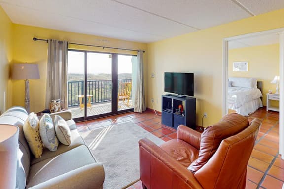 Continental #105 - Gulf-Front Condo, Beach Access - Image 1