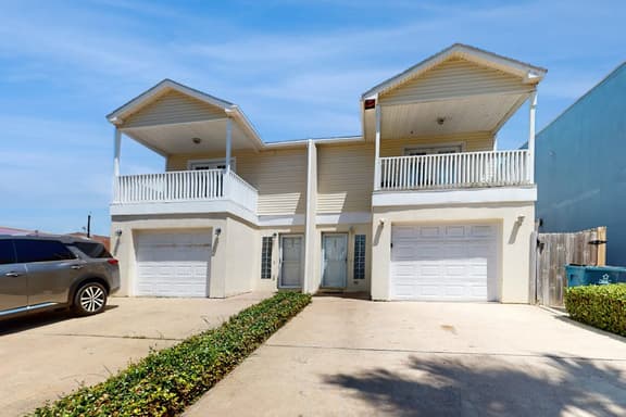 Mars Island Unit B - Private Pool, Walk to Beach - Image 1