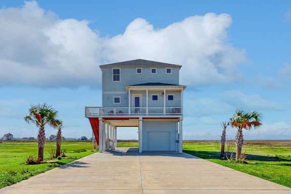 Sunset Bay - Bay Views, 2 Balconies, Sleeps 12 - Image 1