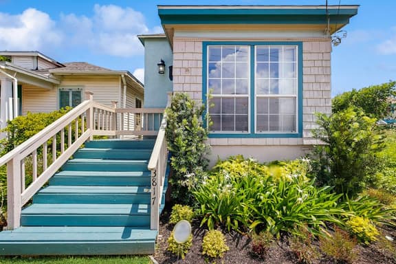 Seashell Shack - Cozy Galveston Home, Fenced Yard - Image 1