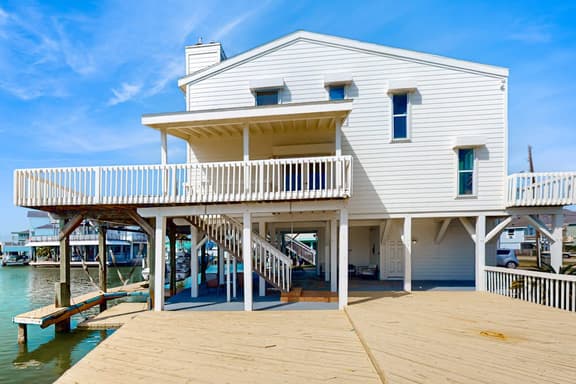 Mon Repose - Bayfront Home with Big Deck - Image 1