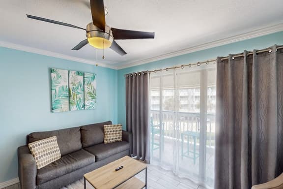 Seawall Getaway - Pool, Balcony, Walk to Beach - Image 1
