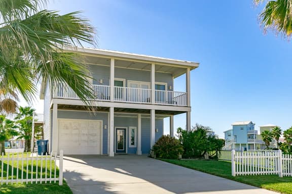 Royal Sands Beauty - Walk to Beach, Pool Access - Image 1
