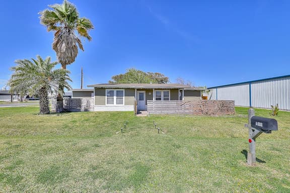 Wharf Cottage - Near Beach & Town, Dogs OK - Image 1
