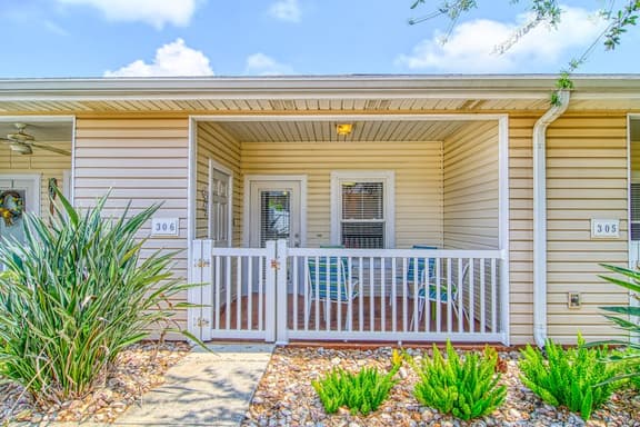 Palm Bay 306 - Pool & Patio, Short Walk to Beach - Image 1