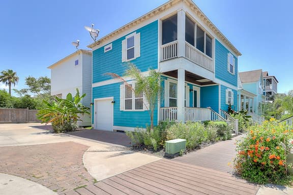 SailHouse - Outdoor Pool, Balcony & Dogs OK - Image 1