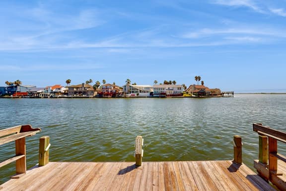 Puente Vista 133 - Bay-View Deck & Shared Pool - Image 1