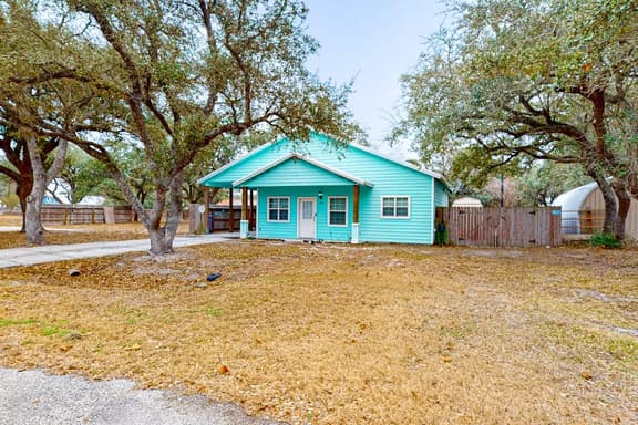 Casa Azul - Fenced Yard, Fire Pit & Dogs OK - Image 1