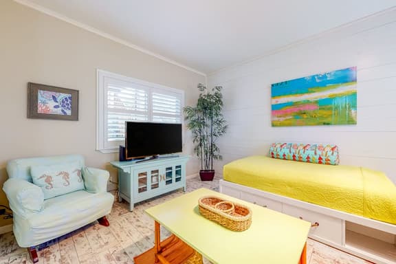 Leeward Isles 203 - Pool, 1 Block from the Beach - Image 1