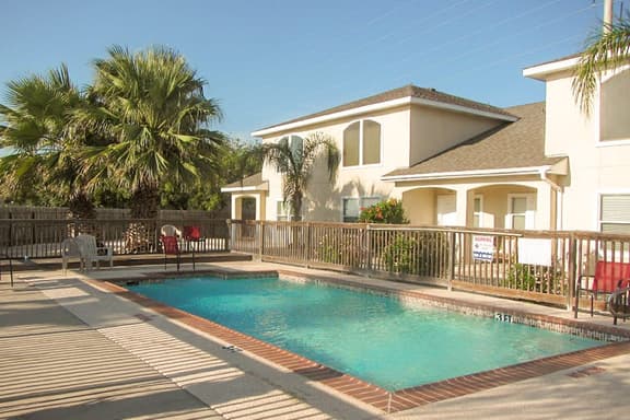 NPI Hideaway Stay - Shared Pool, Near the Beach - Image 1