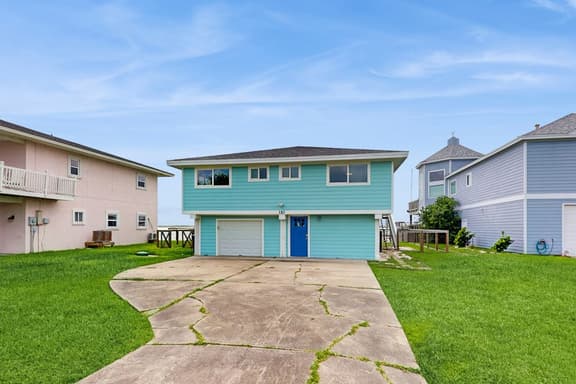 Salt Lake Lodge - Bayfront, Big Decks & Yard - Image 1