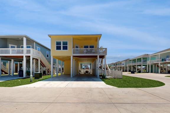 Oceanside Oasis - Large Deck, Grill & Pool Access - Image 1
