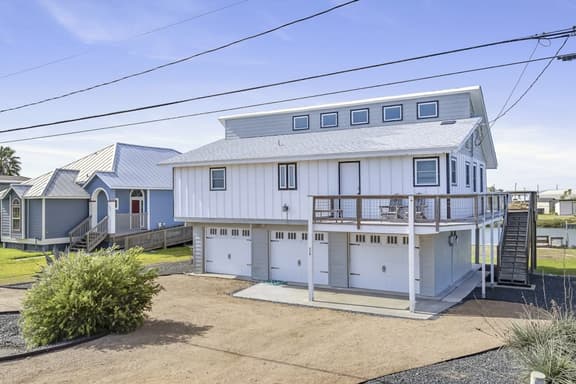 Bay Breeze House - Waterfront, Dock & Hot Tub - Image 1