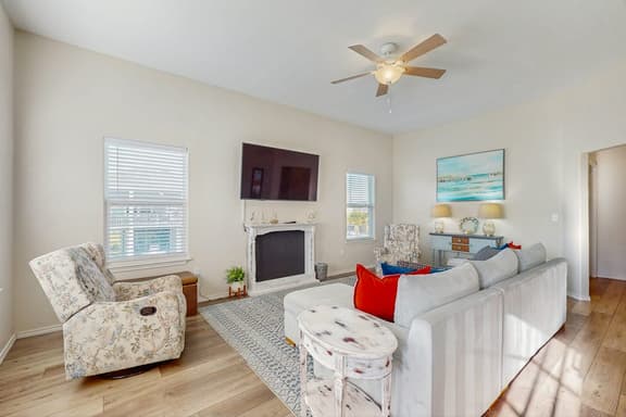 Sunrise Retreat - Pool, Minutes to Beach & Golf - Image 1