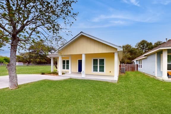 Fish Tail - Covered Patio & Yard, Near Beach - Image 1