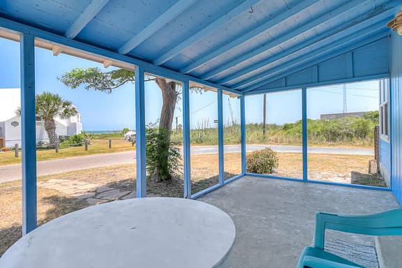 Blue Bay Breeze - Fenced Yard & Deck by the Bay - Image 1