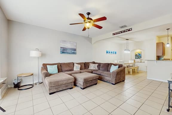 Cay Getaway - Private Balcony & Shared Pool - Image 1