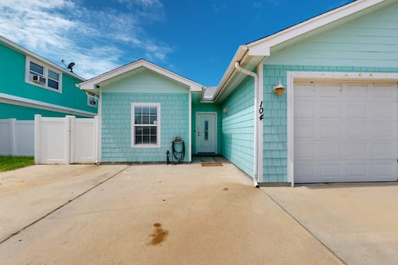 Morgan Shores - Pool & Garage, Near the Beach - Image 1