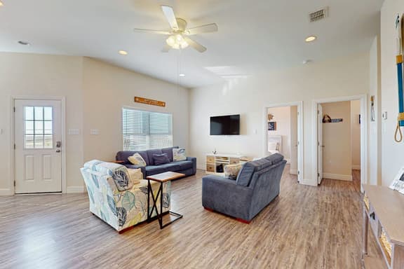 Coral Reef Gataway - Pool, Playground & Bay Views - Image 1