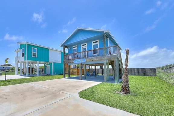 Eskridge Gem Unit A - Deck Views & Dog-Friendly - Image 1