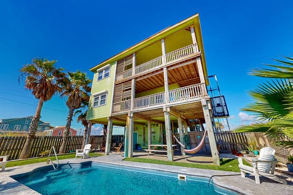Gulf Breezes Unit B - Pool, Fenced Yard & Dogs OK - Image 1