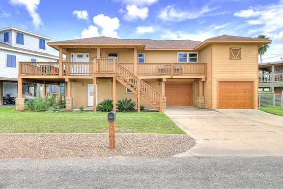 The Prescription - Waterfront Dock, Sleeps 12 - Image 1