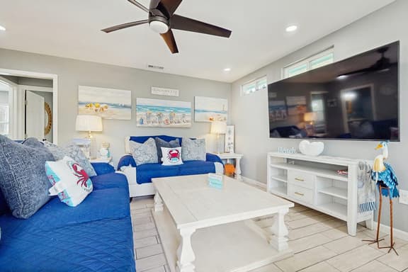 Sunset Cottage - Kayaks, Steps to Sand & Dogs OK - Image 1