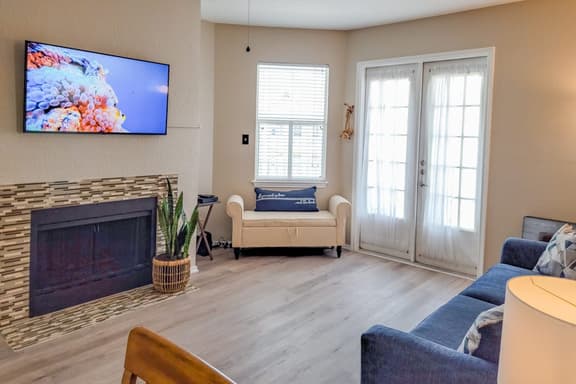 Beach Club - Ocean Breeze Retreat – Island Condo - Image 1