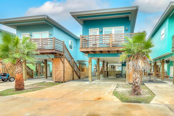 Stack Overflow - Balcony, Pool & Dog-Friendly - Image 1